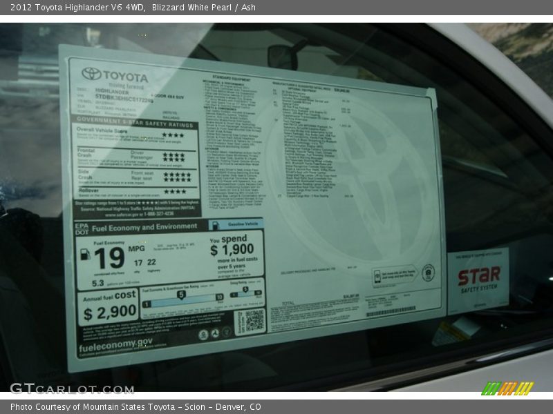 Blizzard White Pearl / Ash 2012 Toyota Highlander V6 4WD