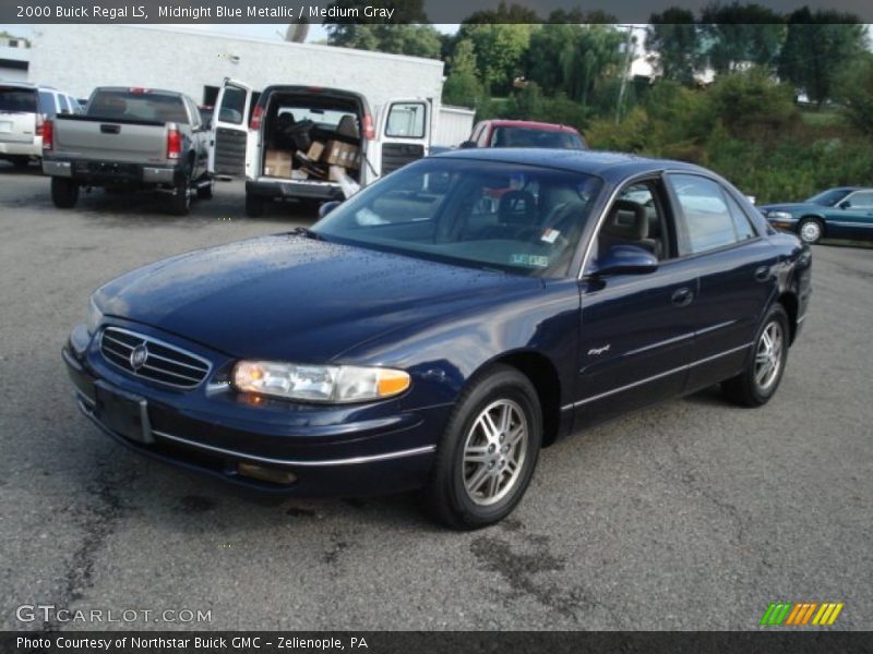Front 3/4 View of 2000 Regal LS