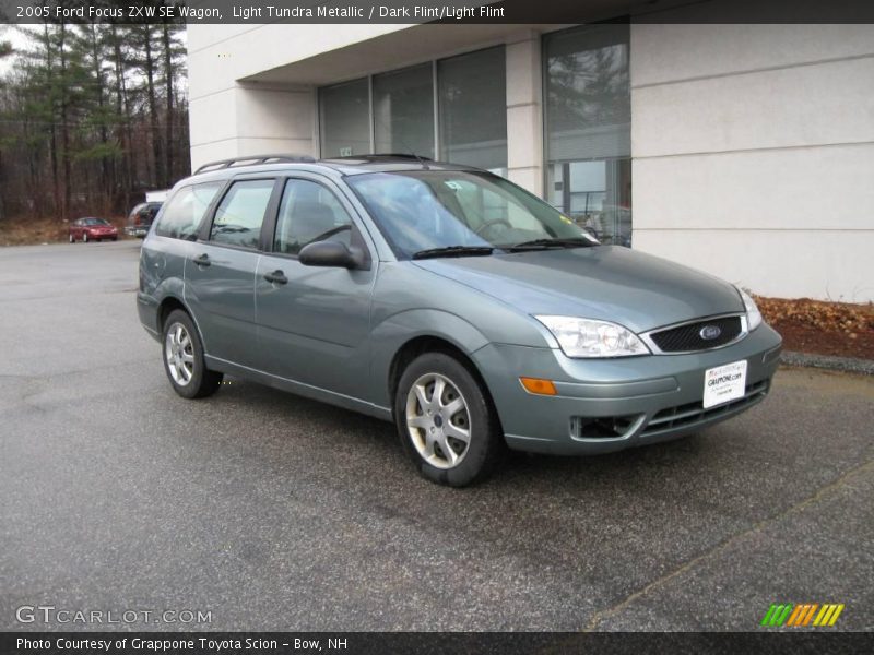 Light Tundra Metallic / Dark Flint/Light Flint 2005 Ford Focus ZXW SE Wagon