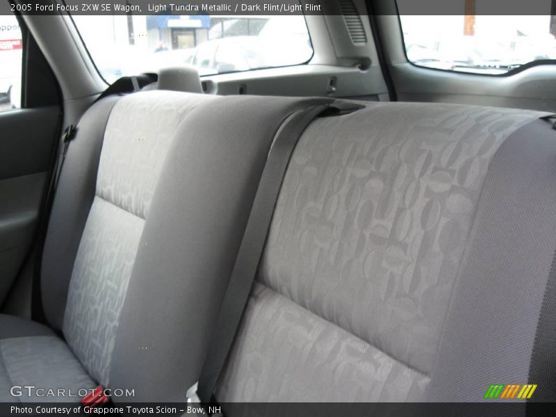 Light Tundra Metallic / Dark Flint/Light Flint 2005 Ford Focus ZXW SE Wagon