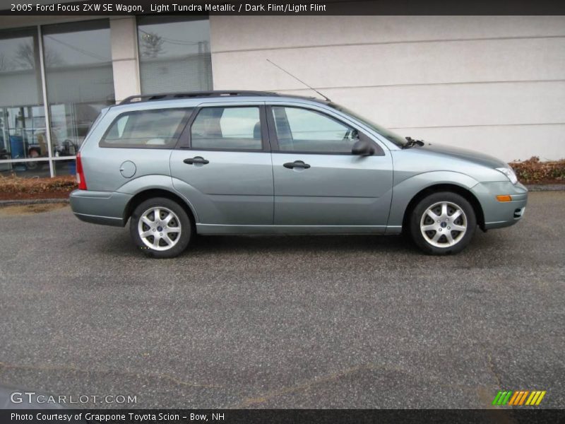 Light Tundra Metallic / Dark Flint/Light Flint 2005 Ford Focus ZXW SE Wagon