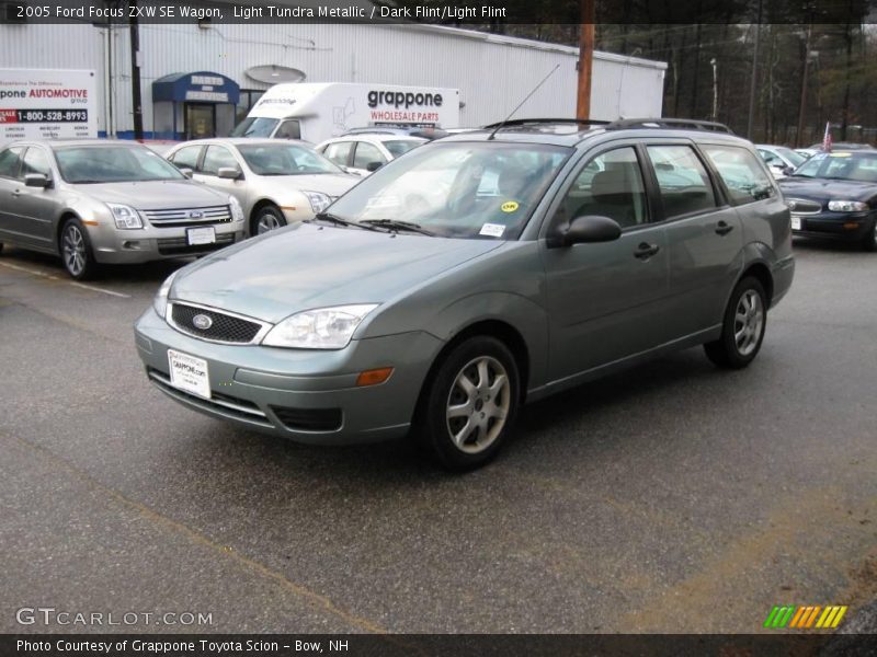 Light Tundra Metallic / Dark Flint/Light Flint 2005 Ford Focus ZXW SE Wagon