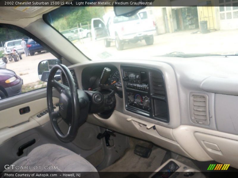 Light Pewter Metallic / Medium Gray/Neutral 2002 Chevrolet Suburban 1500 LS 4x4
