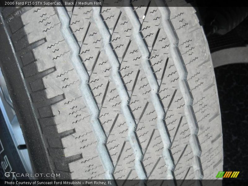 Black / Medium Flint 2006 Ford F150 STX SuperCab