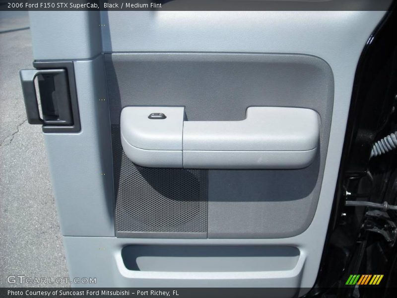 Black / Medium Flint 2006 Ford F150 STX SuperCab