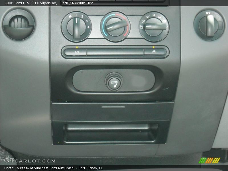 Black / Medium Flint 2006 Ford F150 STX SuperCab