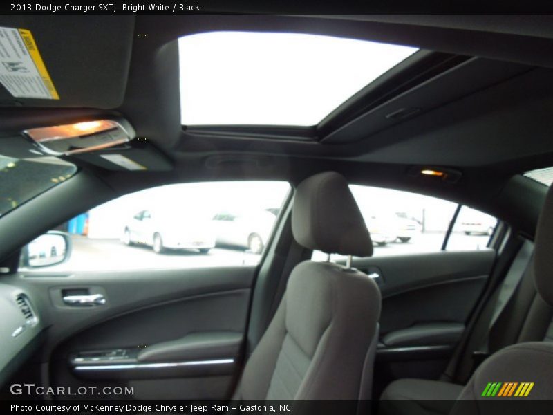 Bright White / Black 2013 Dodge Charger SXT
