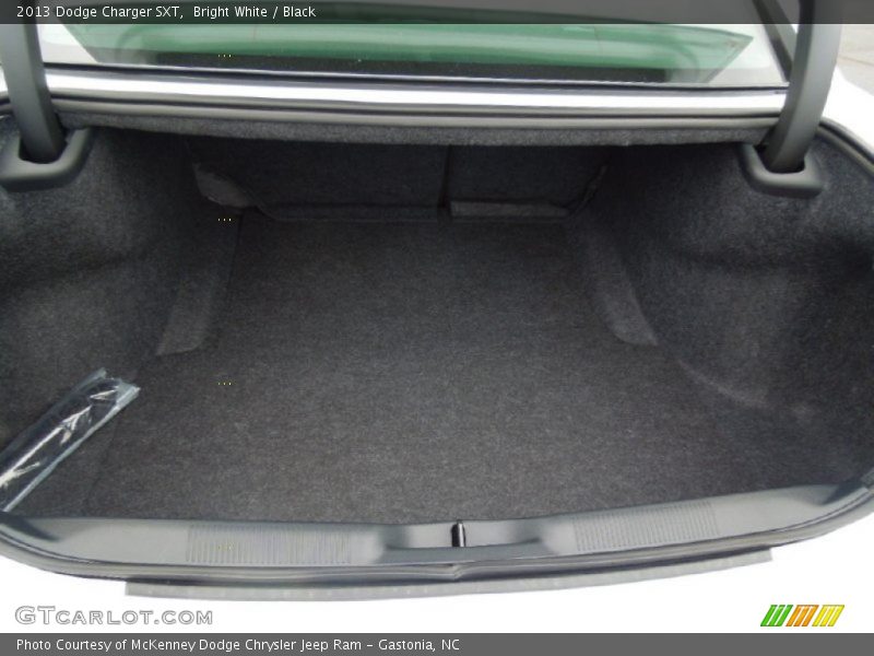 Bright White / Black 2013 Dodge Charger SXT