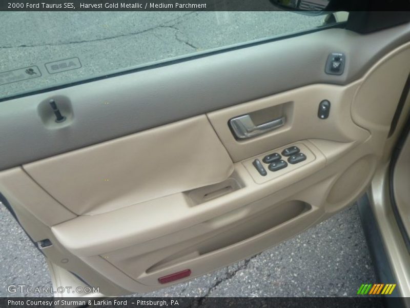 Harvest Gold Metallic / Medium Parchment 2000 Ford Taurus SES