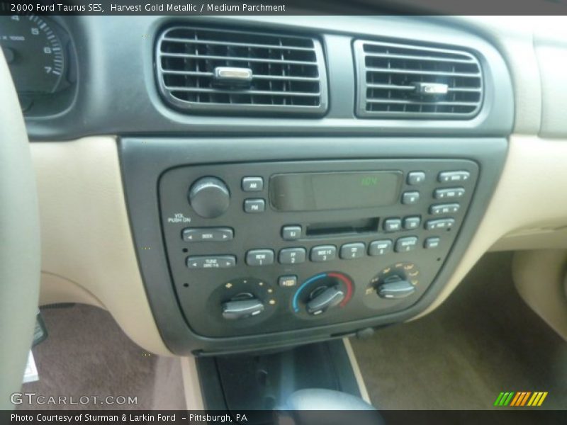 Harvest Gold Metallic / Medium Parchment 2000 Ford Taurus SES
