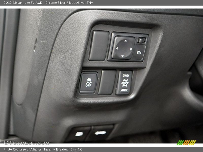 Chrome Silver / Black/Silver Trim 2012 Nissan Juke SV AWD