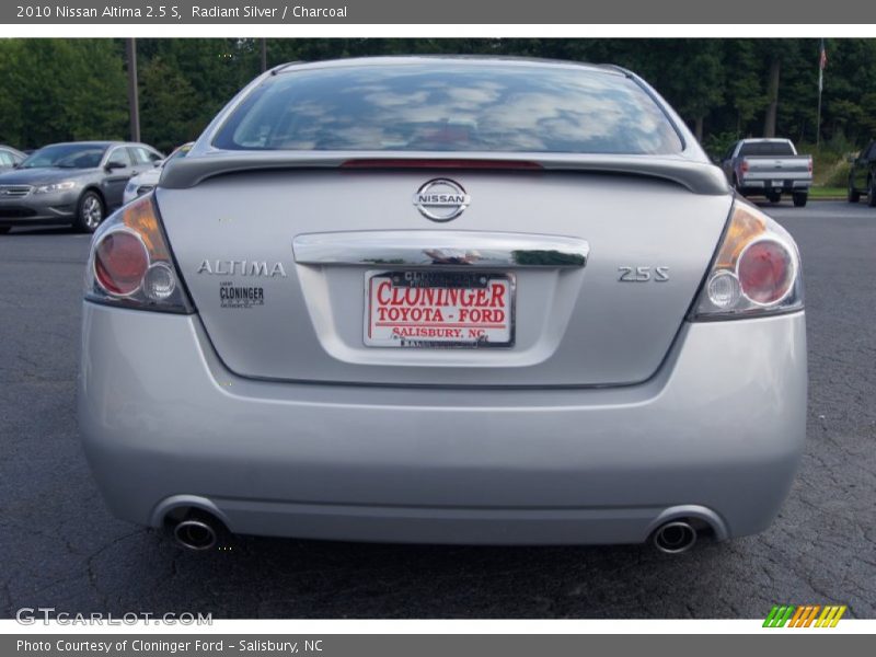 Radiant Silver / Charcoal 2010 Nissan Altima 2.5 S