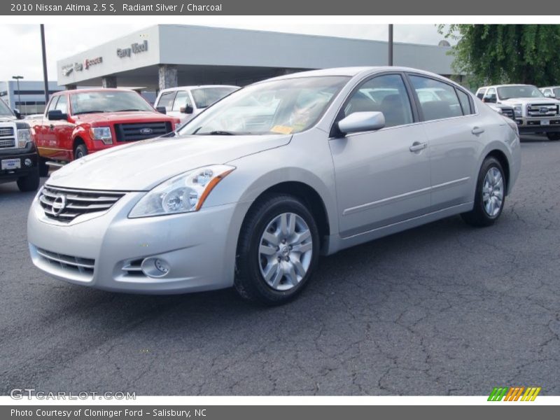 Radiant Silver / Charcoal 2010 Nissan Altima 2.5 S