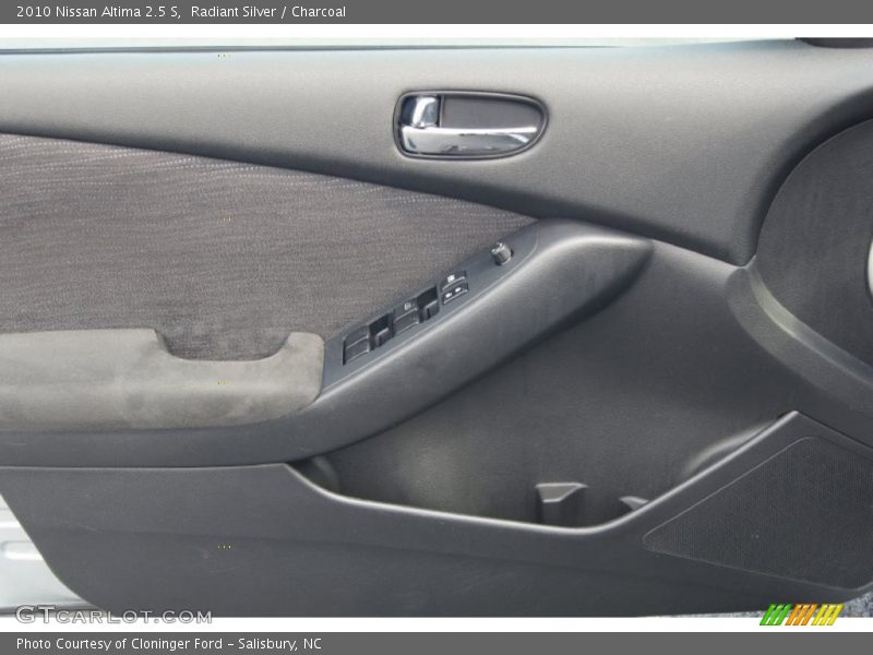Radiant Silver / Charcoal 2010 Nissan Altima 2.5 S