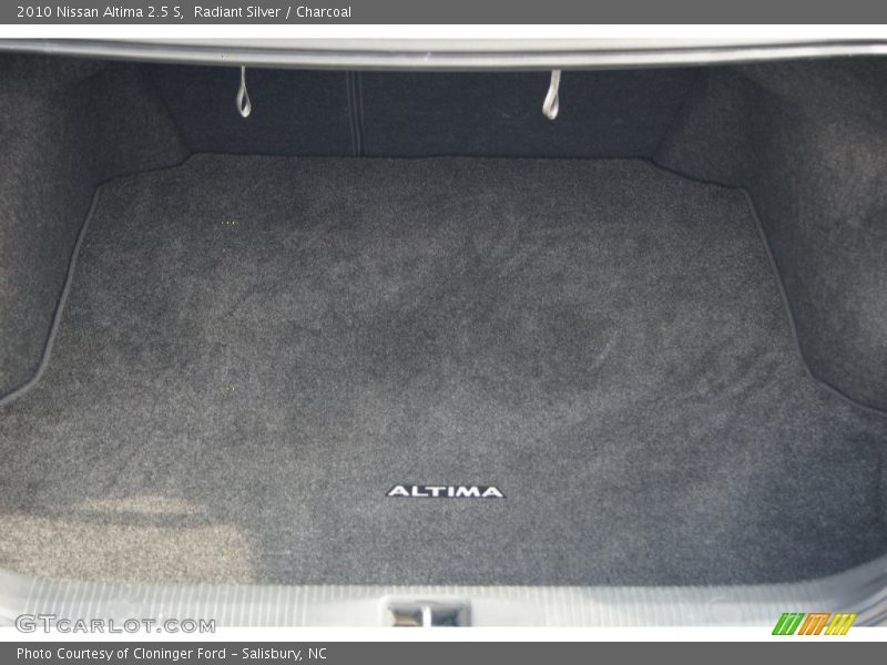 Radiant Silver / Charcoal 2010 Nissan Altima 2.5 S