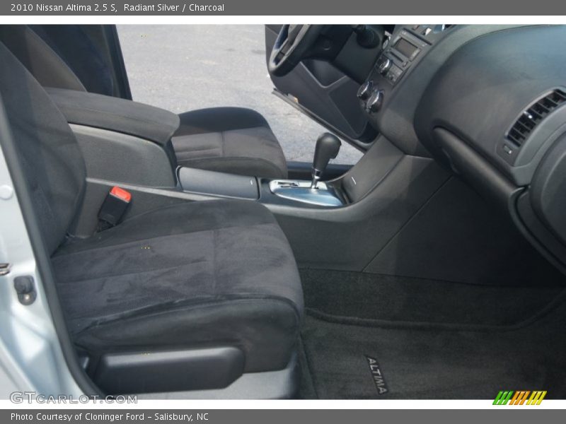 Radiant Silver / Charcoal 2010 Nissan Altima 2.5 S