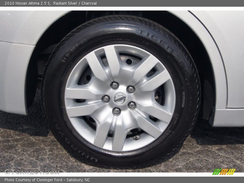Radiant Silver / Charcoal 2010 Nissan Altima 2.5 S