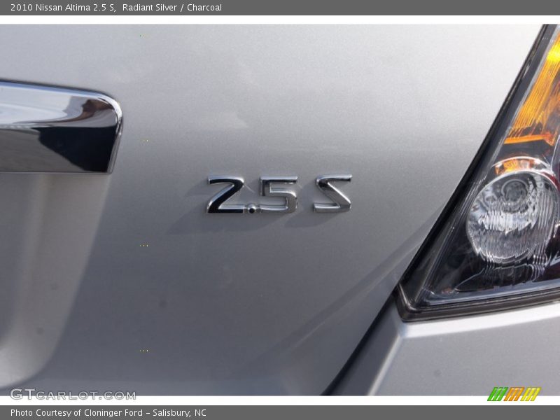 Radiant Silver / Charcoal 2010 Nissan Altima 2.5 S