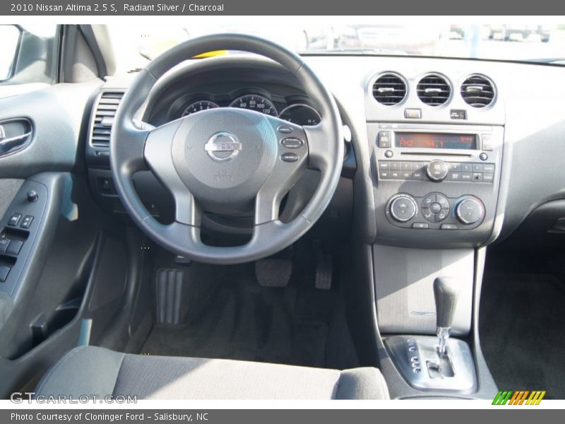 Radiant Silver / Charcoal 2010 Nissan Altima 2.5 S