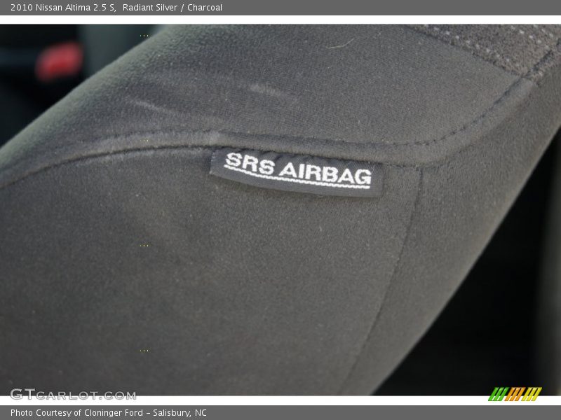 Radiant Silver / Charcoal 2010 Nissan Altima 2.5 S