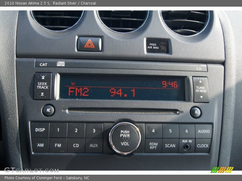 Radiant Silver / Charcoal 2010 Nissan Altima 2.5 S