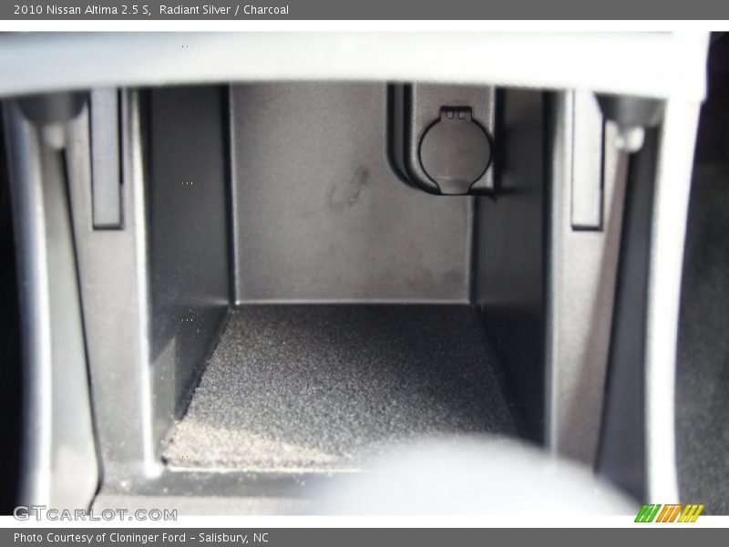 Radiant Silver / Charcoal 2010 Nissan Altima 2.5 S