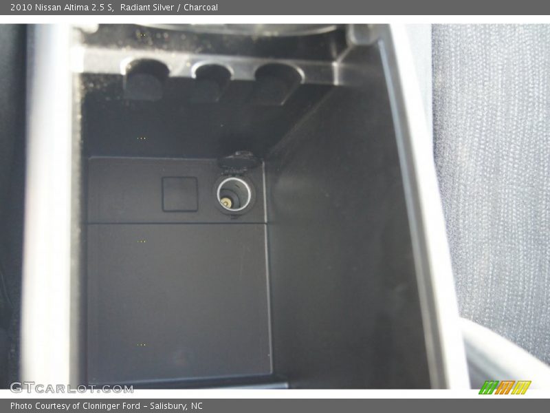 Radiant Silver / Charcoal 2010 Nissan Altima 2.5 S