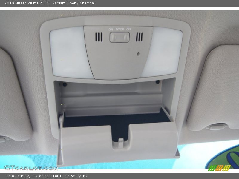 Radiant Silver / Charcoal 2010 Nissan Altima 2.5 S