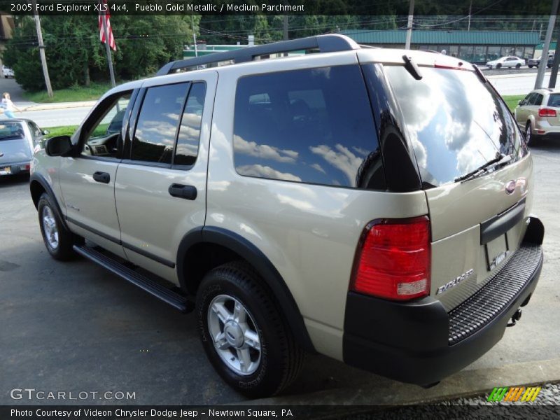 Pueblo Gold Metallic / Medium Parchment 2005 Ford Explorer XLS 4x4
