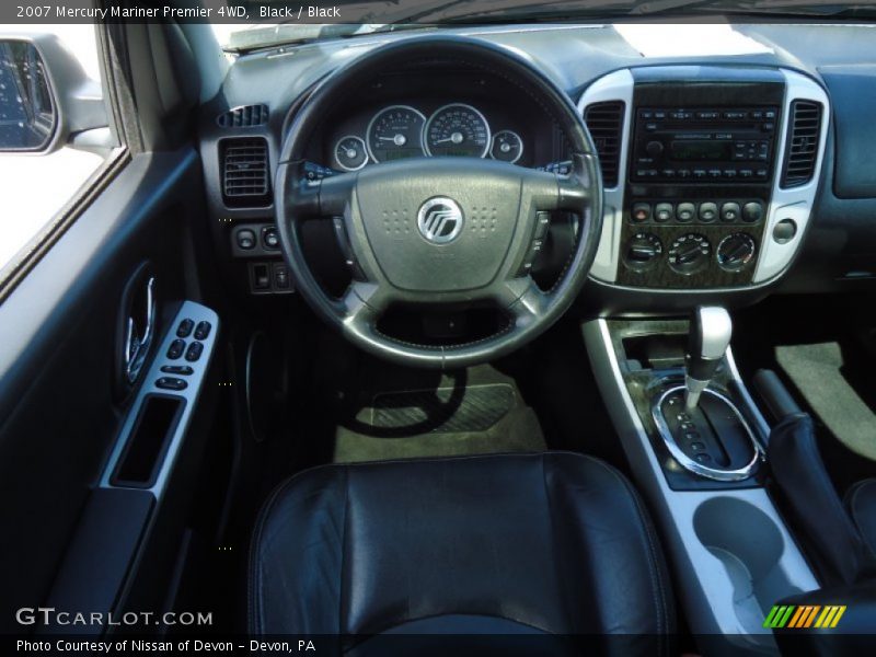 Dashboard of 2007 Mariner Premier 4WD