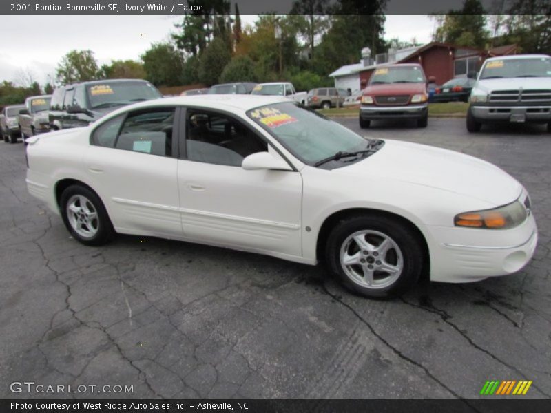 Ivory White / Taupe 2001 Pontiac Bonneville SE