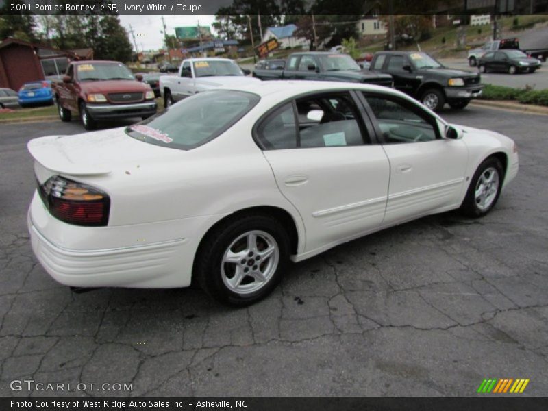 Ivory White / Taupe 2001 Pontiac Bonneville SE