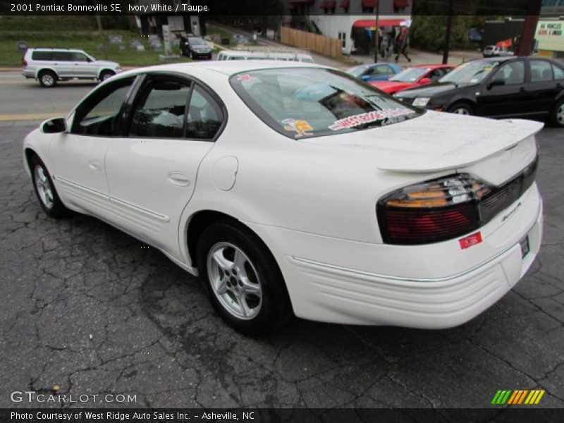 Ivory White / Taupe 2001 Pontiac Bonneville SE