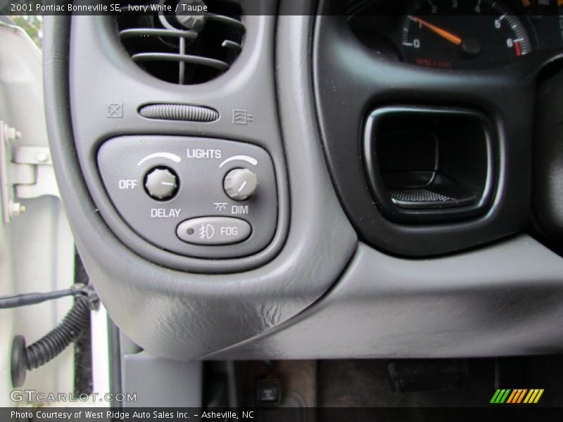 Ivory White / Taupe 2001 Pontiac Bonneville SE