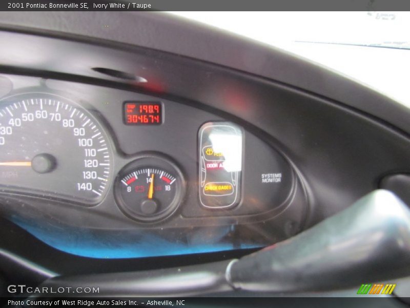 Ivory White / Taupe 2001 Pontiac Bonneville SE