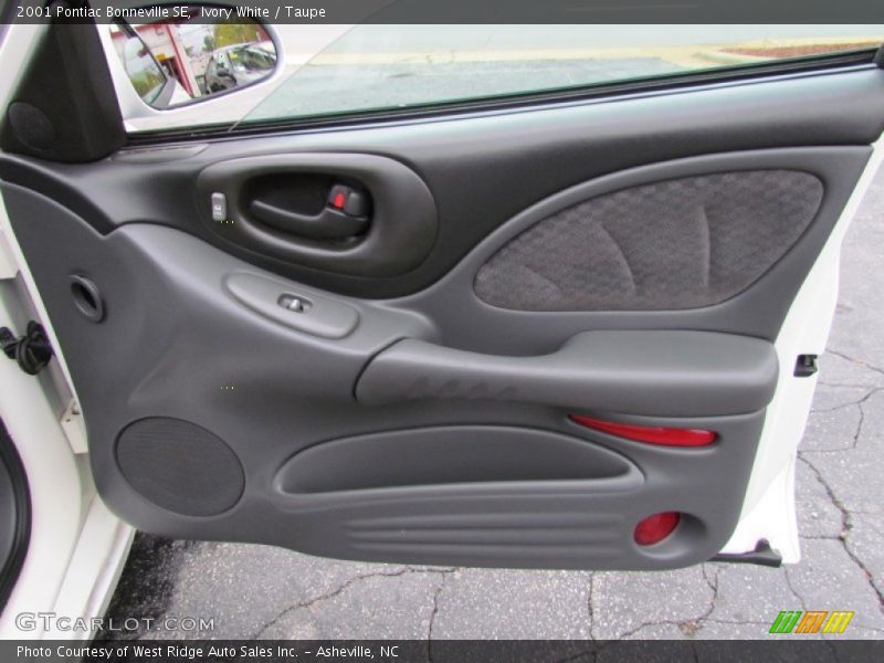 Ivory White / Taupe 2001 Pontiac Bonneville SE