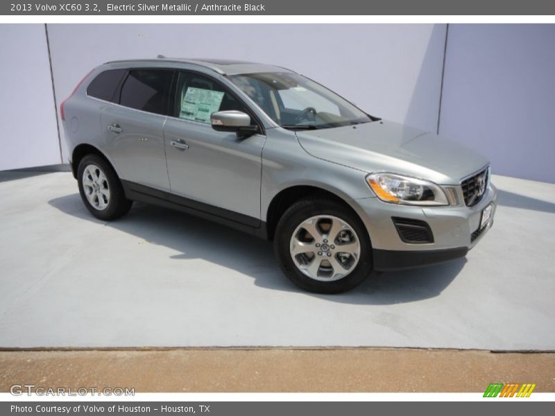 Electric Silver Metallic / Anthracite Black 2013 Volvo XC60 3.2