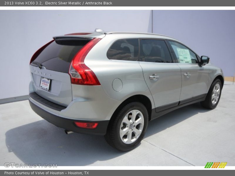 Electric Silver Metallic / Anthracite Black 2013 Volvo XC60 3.2