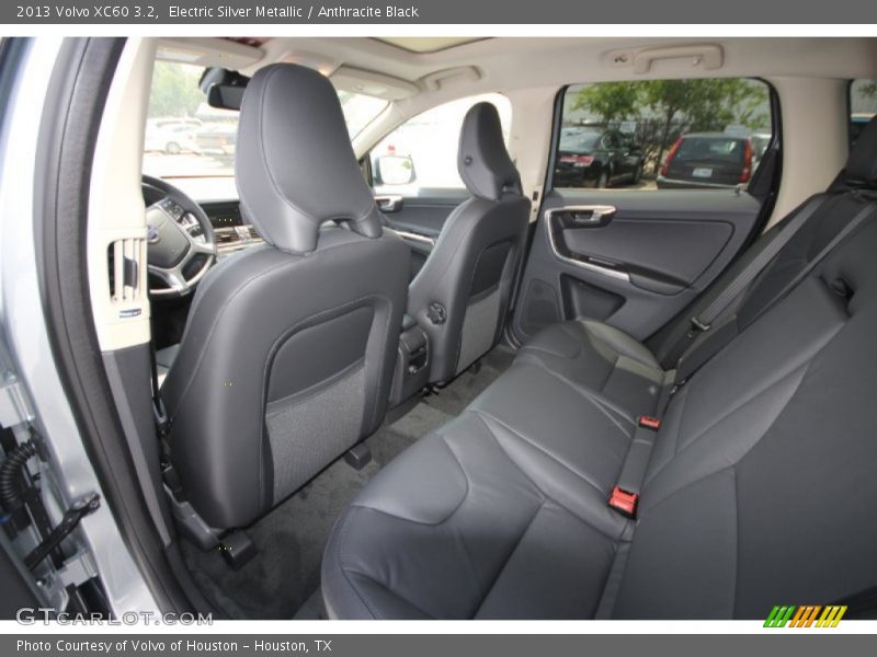 Electric Silver Metallic / Anthracite Black 2013 Volvo XC60 3.2