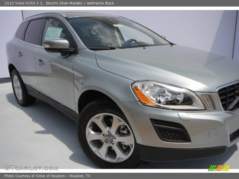 Electric Silver Metallic / Anthracite Black 2013 Volvo XC60 3.2