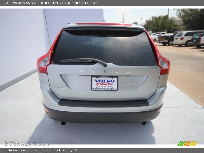 Electric Silver Metallic / Anthracite Black 2013 Volvo XC60 3.2