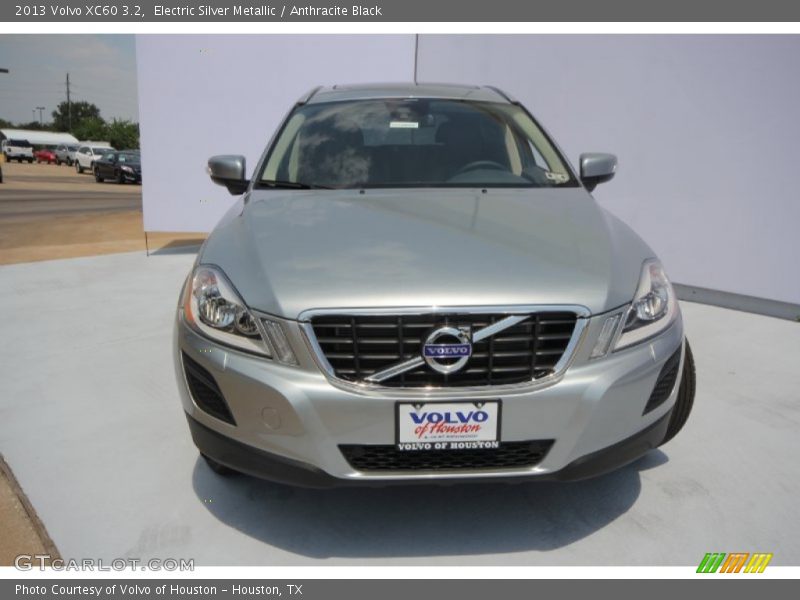 Electric Silver Metallic / Anthracite Black 2013 Volvo XC60 3.2
