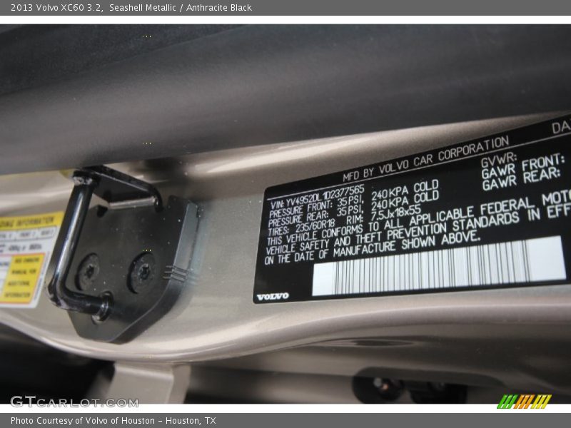 Seashell Metallic / Anthracite Black 2013 Volvo XC60 3.2