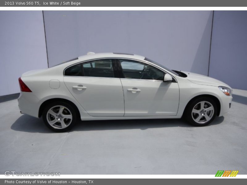 Ice White / Soft Beige 2013 Volvo S60 T5