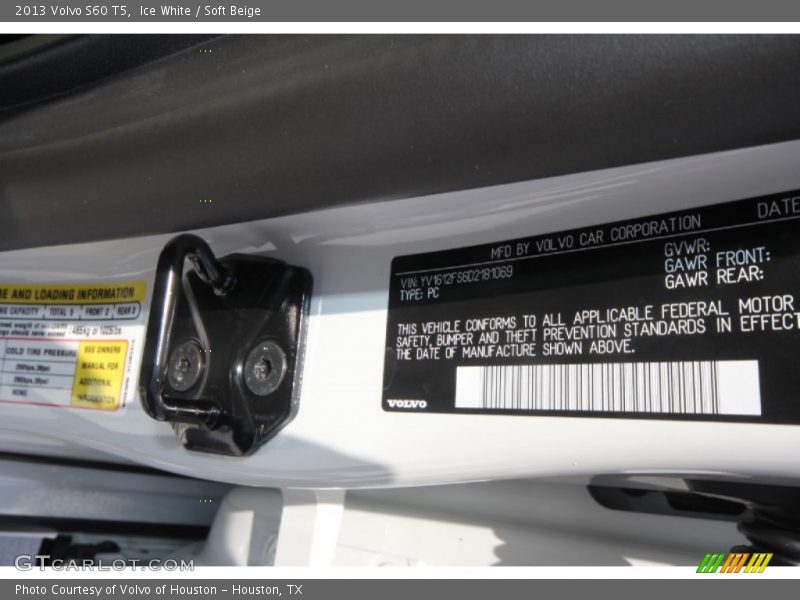 Ice White / Soft Beige 2013 Volvo S60 T5
