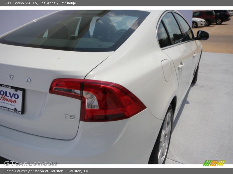 Ice White / Soft Beige 2013 Volvo S60 T5