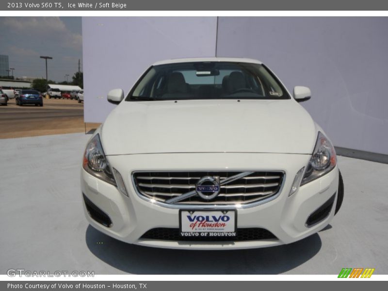 Ice White / Soft Beige 2013 Volvo S60 T5