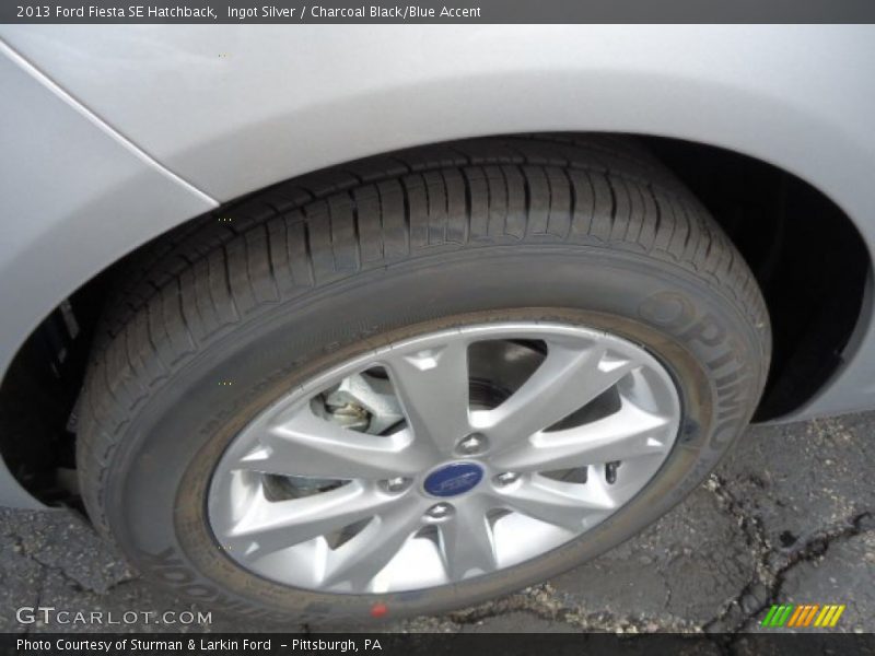 Ingot Silver / Charcoal Black/Blue Accent 2013 Ford Fiesta SE Hatchback
