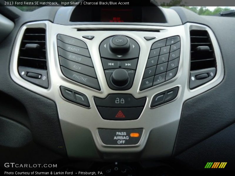 Controls of 2013 Fiesta SE Hatchback