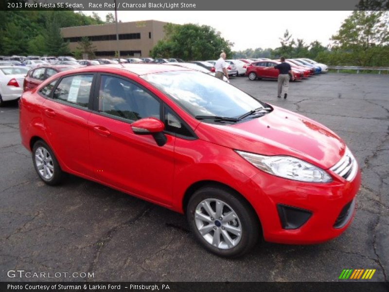 Front 3/4 View of 2013 Fiesta SE Sedan